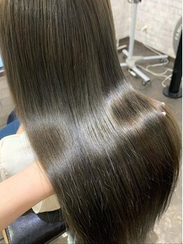 リベルテ(LIBERTE)の写真/ダメージ補修力が自慢の『TOKIOトリートメント』/自然にまとまる『酸熱トリートメント』で髪質改善