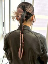 ロイオブジゼル(roi of GiseL) ヘアセット リボンアレンジ 編みおろしツイン 結婚式 ライブ