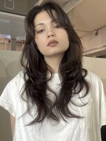 ニルバ(niLva)&nbsp;海外風バタフライレイヤーカット×透明感ボルドーカラー