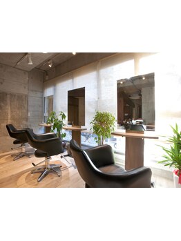 スタイリストが仕上げまで行うから、細かい悩みも相談しやすい◎理想のイメージを汲み取った提案もお任せ♪