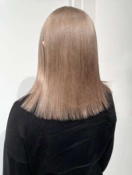 ココ 原宿(KOKO) ブリーチ似合わせカットミディアムレイヤーカットベージュ