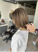 ハイライトグラデーション × 白髪ぼかしボブ