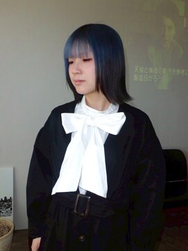 丸みショートくすみブルー寒色系カラー顔周りカット小顔カット