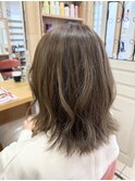 オリーブベージュ