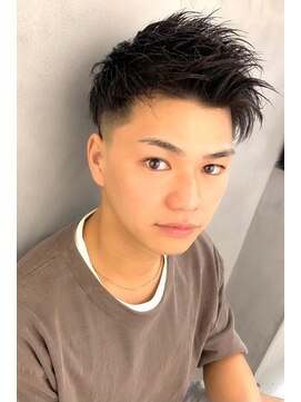 クオンヒール 淀屋橋店(QUON HEAL) スペインカール/スパイキーショート/フェザーパーマ/フェード×