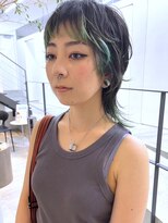 セル(CELL)&nbsp;ウルフカット　ポイントカラー　グリーン　フェイスフレーミング