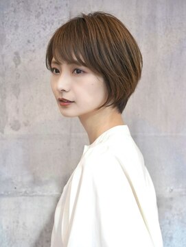 アイスバーグ(eyesburg) 大人ショート似合わせ小顔カット前下がりショートボブエモージュ