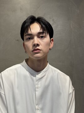 エムクール(M,cooL) センターパートワンカールパーマ韓国コンマヘア