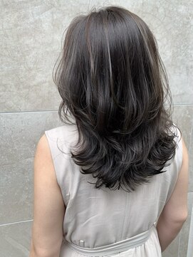 アッシュベージュ/レイヤーカット