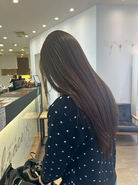 オリーブベージュ