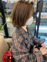 モルニ(MORNI)&nbsp;シルキーべージュ_マロンベージュ Aラインボブ かきあげ