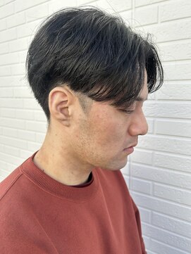 ヒュイル バイ ニアウ(Hwyl by Niau) メンズマッシュセンターパートスパイラルパーマニュアンスパーマ