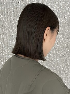 ローネス(LONESS) ぱつっとボブに透明感のあるオリーブグレージュカラー♪