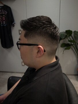 イントロバイフィーネ 渋谷(INTRO . by Fi-Ne) アイロンパーマ　アップバング　スキンフェード