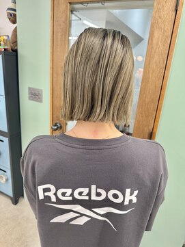 ヒビヲ(HIBIO) ショートボブ タッセルボブ ミルクティーベージュ ケアブリーチ