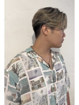 ファム(FAM) バレイヤージュ　センターパート　ブロンドヘア　代官山　中目黒