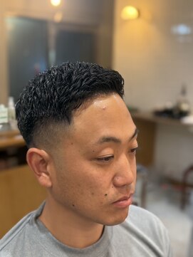 ゼロスバーバー(0's BARBER SHOP) 濡れパンスキンフェード