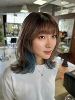 モモ(momo)&nbsp;ハイトーンインナーカラーイヤリングカラーグレージュブルー水色