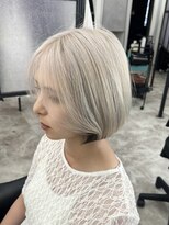 シーバイスリー 綱島(C×3)&nbsp;ショートボブ × アンブレラカラー × ホワイトシルバー