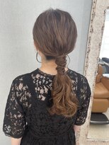 プラーグ ヘアー(Prague Hair)&nbsp;編み下ろしアレンジ
