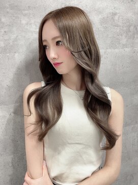 ルイス(L'wis) カラーだけでつくるグレージュカラー。ブリーチ履歴なし。
