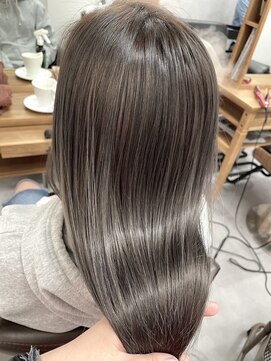 ラディウム リオリゴ(raddium RE origo) グレージュ／ハイライト／寒色カラー／ブリーチ