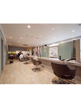 【居心地◎】親身に寄り添った提案にファン多数◎ナチュラルアンティークで落ち着く空間♪髪質改善◎