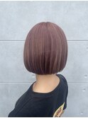 ピンクカラー＋前下がりボブ