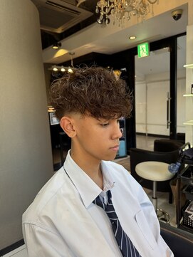 アイズ 海老名(AIZU) スペインカール　メンズパーマ　スパイラルパーマ　海老名　眉毛