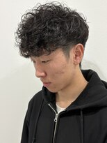 ヒュイル バイ ニアウ(Hwyl by Niau) メンズマッシュパーマスペインカールニュアンスパーマ眉毛