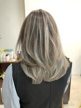 イロ 成田(iLo)&nbsp;ホワイト系バレイヤージュ