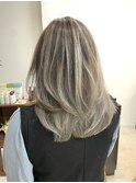 ホワイト系バレイヤージュ