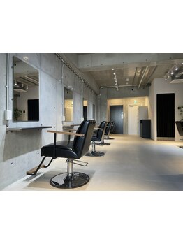 10:00～20:00だから帰りが遅い方でも、時間を気にせず利用できるのが嬉しい♪大阪/心斎橋/本町/メンズ