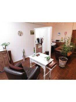 【博多/祇園/リピーター多数★】貴方だけの貸切空間◎完全個室の静かな空間で、髪と向き合う特別な時間。