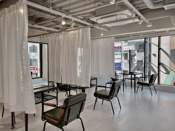 トリムバイエンヴィ(tlim by ENVY)の写真/【はじめてでも任せられる1人が全て担当】全席マンツーマンのあなたに寄り添う空間【三宮駅徒歩5分】