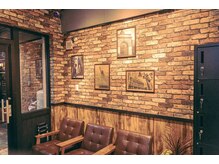 2ND 髪 chos 三郷店 <理容室>【10月1日NEW OPEN（予定）】の雰囲気（待合）