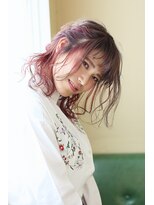 ピース(piece)&nbsp;インナーカラーベイビーピンク　ヘアアレンジ