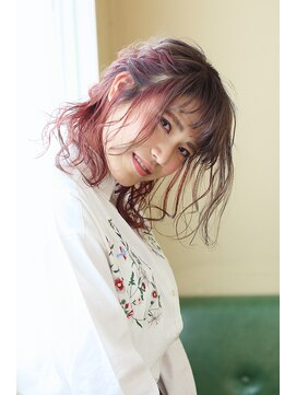 ピース(piece) インナーカラーベイビーピンク ヘアアレンジ