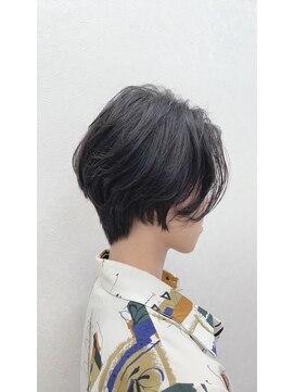 アーリッシュメイクアストーリーノース(arlish make a story north) arlish north 真水咲子　無造作な曲線　大人ショート