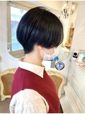 トレンドヘア髪型面長に似合うヘア前下がりハンサムショート