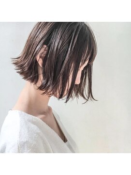 ミュー(Mu) パツンとボブ+くすみグレージュ