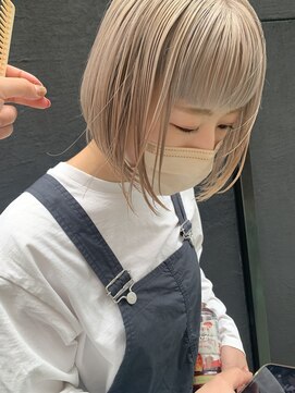 ラレイ ハラジュク(Lalei harajuku) ブリーチカラーホワイトベージュ/ミニボブ/切りっぱなし