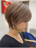 ショートヘアショートボブ白髪ぼかしハイライトカラーボブ