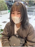 ミディアム顔周りレイヤーくびれヘアアッシュグレージュ
