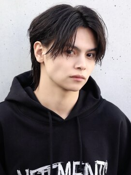 耳掛けセンターパートウルフ束感毛流れパーマフェザーショート