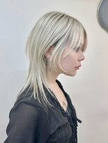 セルン(cerne)&nbsp;ウルフカットレイヤーカットレイヤーハッシュカットハイトーン