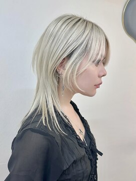 セルン(cerne) ウルフカットレイヤーカットレイヤーハッシュカットハイトーン