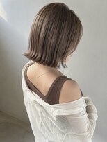 ルア(LUEA) 白髪ぼかしカラーx外ハネボブ