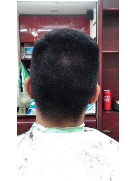 ヘアーサロン ピエロ フェードカット(ポンパドール)