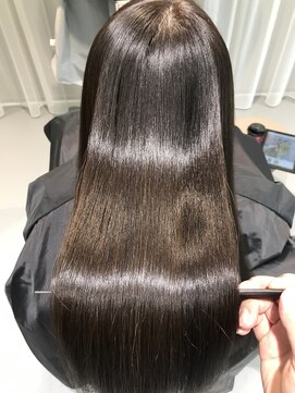 カラン(Calin) 【縮毛矯正】髪質改善艶髪ストレートエステ　大人の艶髪◎